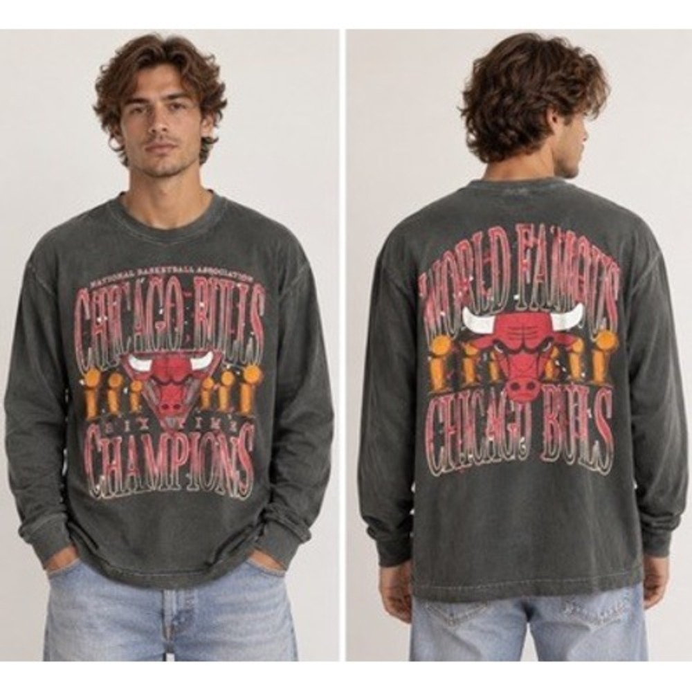 Abercrombie & Fitch Chicago Bulls NBA Six Time Champions Long Sleeve Shirt L